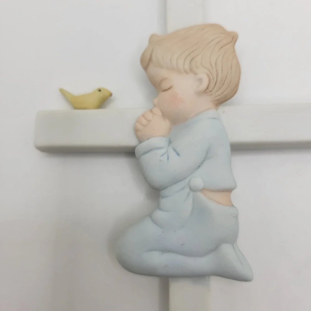 Vintage‎ Lefton Praying Boy Cross Wall Hanging Porcelain 1985 Bird Figurine